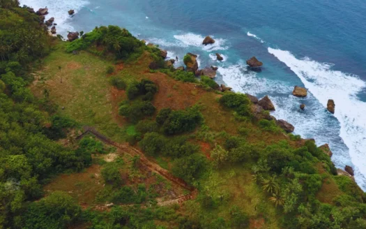 13.354 sqm above a Cliff on Rua